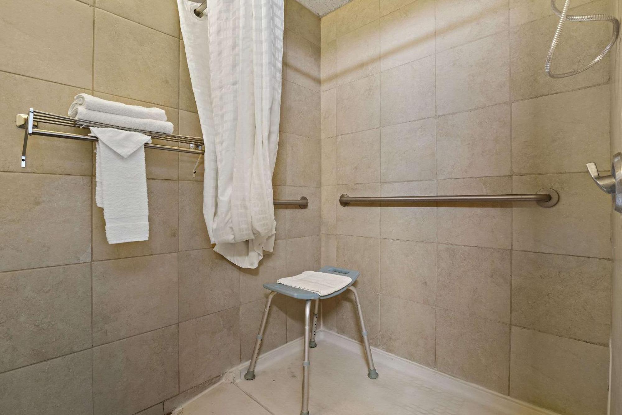 Rodeway Inn McPherson Buitenkant foto